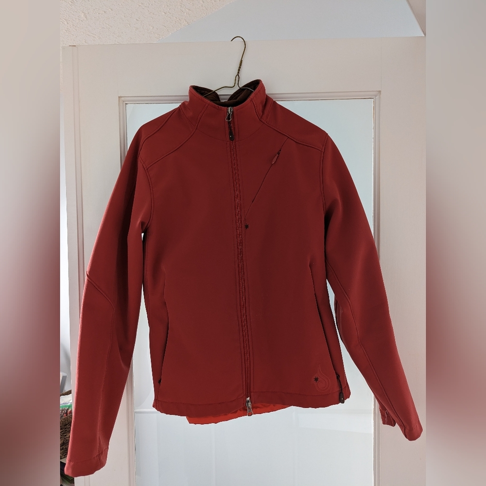 Isis size 8 women's soft shell coat